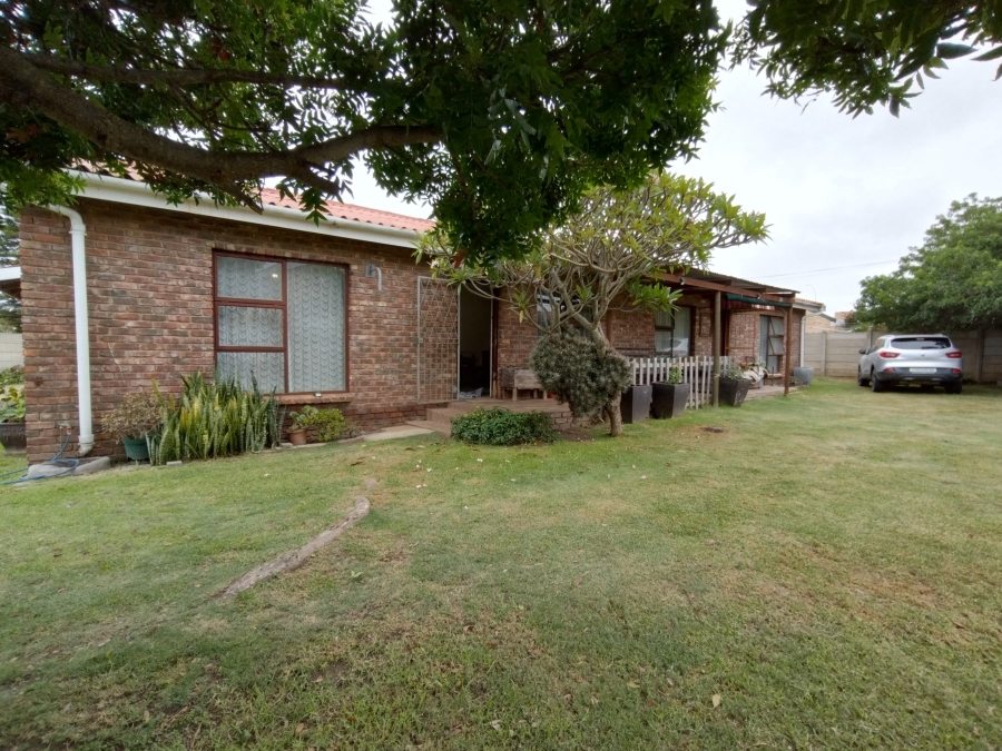 4 Bedroom Property for Sale in C Place Eastern Cape